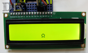 omega affichée sur un écran LCD