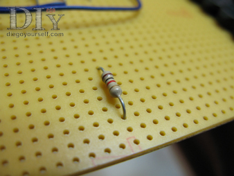 Insérez le composant à souder