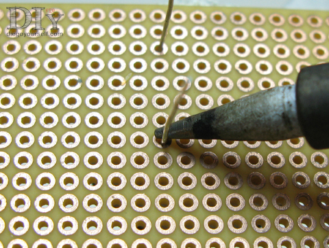 Faites chauffer les éléments à souder