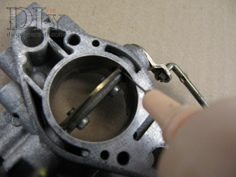 Carburateur Solex 32 DIS Huiler les axes