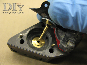 Carburateur Solex 32 DIS Repose de la membrane du sur-enrichisseur.