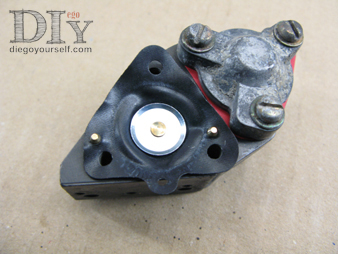 Carburateur Solex 32 DIS Repose de la membrane du sur-enrichisseur.