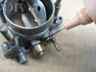 Carburateur Solex 32 DIS Lubrification des axes du clapet du starter