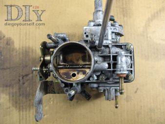 Carburateur Solex 32 DIS vis du couvercle