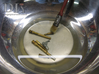 Carburateur Weber 32 DRT Nettoyage des petites pièces