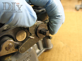 Carburateur Weber 32 DRT remontage de la commande de l'accélérateur