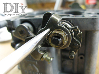 Carburateur Weber 32 DRT remontage de la commande de l'accélérateur