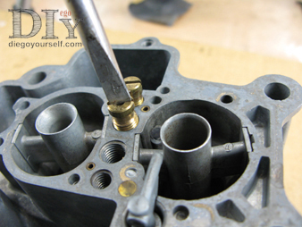 Carburateur Weber 32 DRT repose des ajutages d'automaticité