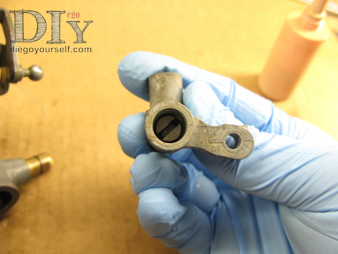 Carburateur Weber 32 DRT repose de la rallonge de la vis de richesse