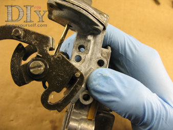 Carburateur Weber 32 DRT Repose du module de commande du starter