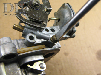 Carburateur Weber 32 DRT Repose du module de commande du starter