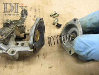 Carburateur Weber 32 DRT démontage de la membrane du starter