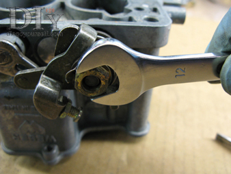 Carburateur Weber 32 DRT démontage de la commande d'accélérateur