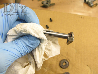 Carburateur Weber 32 DRT extraction de l'axe du deuxième corps