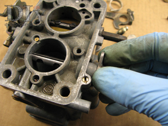 Carburateur Weber 32 DRT ponçage de l'axe du deuxième corps