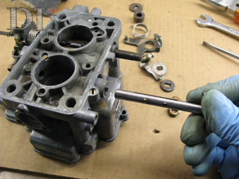 Carburateur Weber 32 DRT ponçage de l'axe du deuxième corps