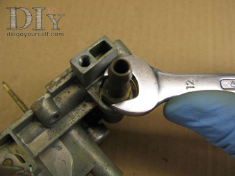 Carburateur Zenith 28 IF Remontage de l'arrivée d'essence