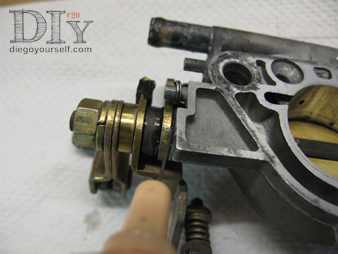 Carburateur Zenith 32 IF2 Huiler les axes