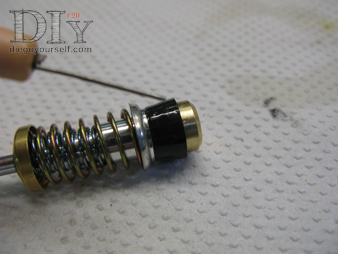 Carburateur Zenith 32 IF2 Repose du piston de la pompe de reprise