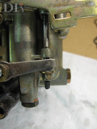 Carburateur Zenith 32 IF2 Repose de la commande de la pompe de reprise