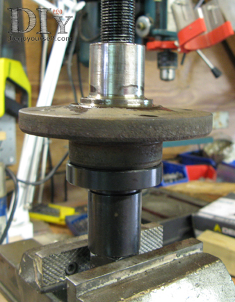 Remontage du porte-fusée : repose du moyeu