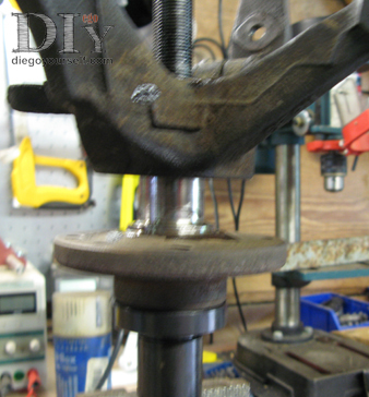 Remontage du porte-fusée : repose du moyeu