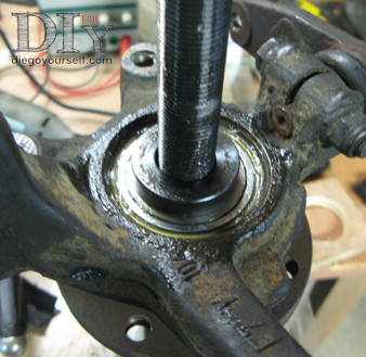 Remontage du porte-fusée : repose du moyeu