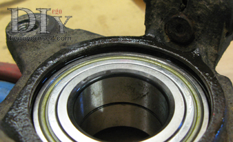 Remontage du porte-fusée : repose du roulement