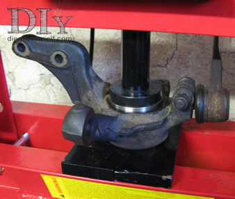 Remontage du porte-fusée : repose du roulement