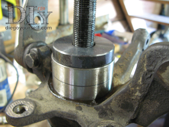 Remontage du porte-fusée : repose du roulement