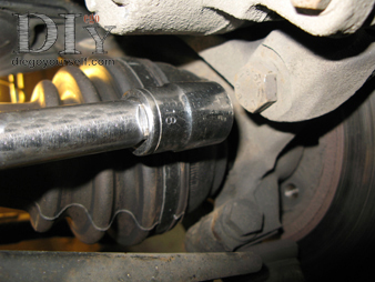 Etrier de frein : dépose des boulons de maintien