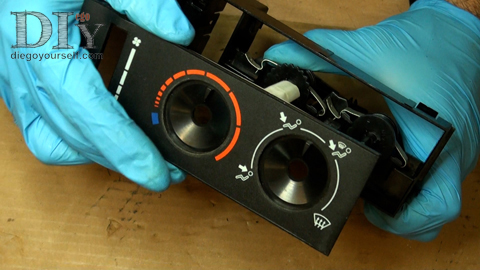 Remettez la façade en place