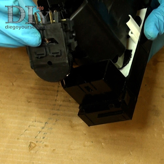 Remettez l'interrupteur du ventilateur en place