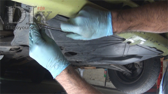 Repose du cache moteur