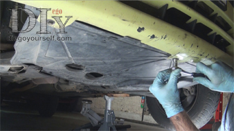 Repose du cache moteur