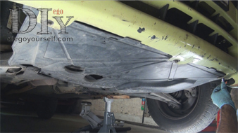 Repose du cache moteur