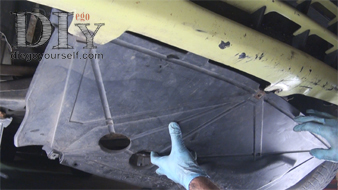 Repose du cache moteur