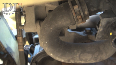 Débranchez la durit basse du radiateur