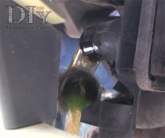 Débranchez la durit basse du radiateur