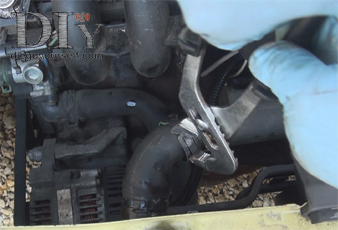 Rebranchez la durit haute du radiateur