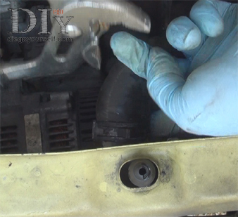 Rebranchez la durit haute du radiateur