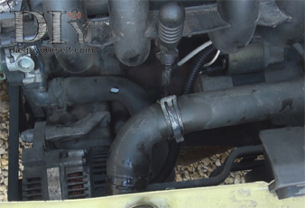 Rebranchez la durit haute du radiateur